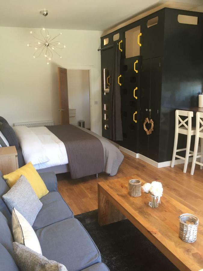 Willow Court Farm Studio South & Petting Farm, 8 Mins From Legoland & Windsor, 15 Mins From Lapland Uk Dış mekan fotoğraf