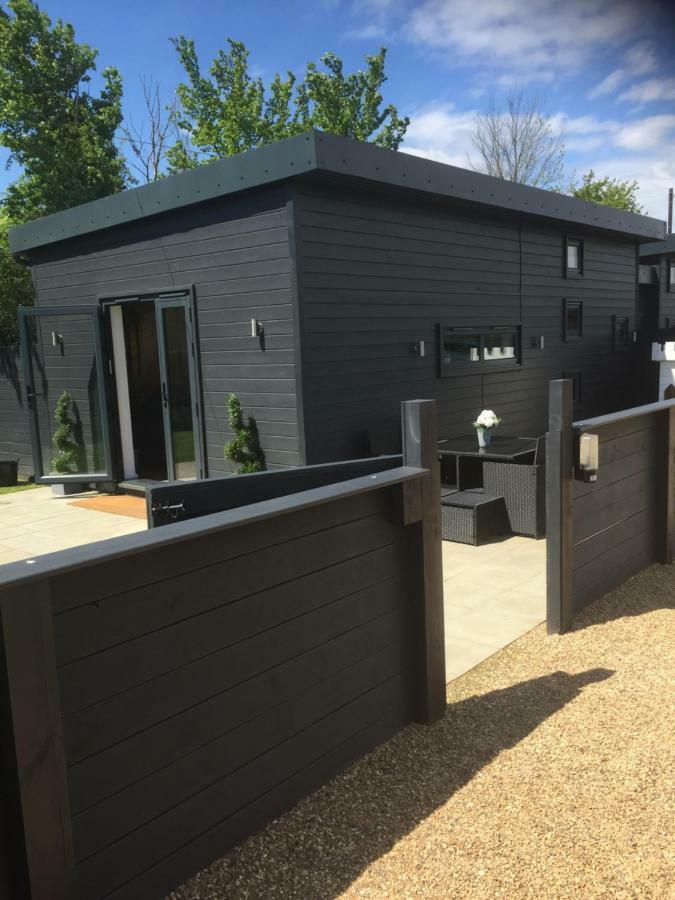 Willow Court Farm Studio South & Petting Farm, 8 Mins From Legoland & Windsor, 15 Mins From Lapland Uk Dış mekan fotoğraf