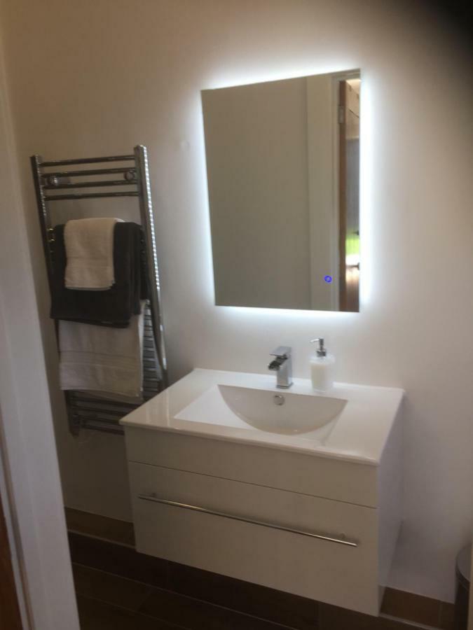 Willow Court Farm Studio South & Petting Farm, 8 Mins From Legoland & Windsor, 15 Mins From Lapland Uk Dış mekan fotoğraf